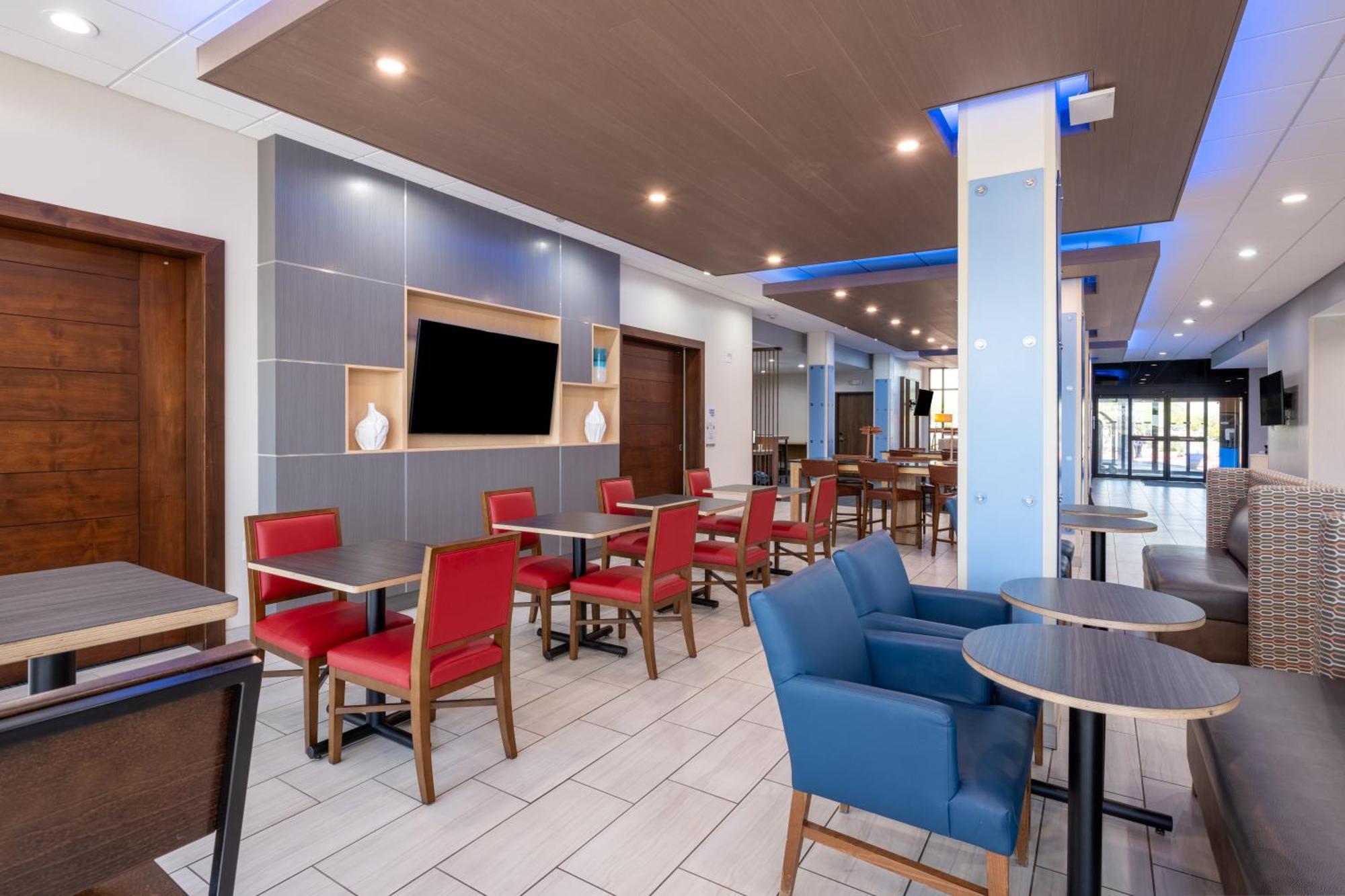 Holiday Inn Express & Suites - Gilbert - Mesa Gateway Airport Exterior foto
